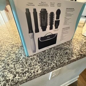 White and Black Hair Styling Tool Set.. brand new in box !!